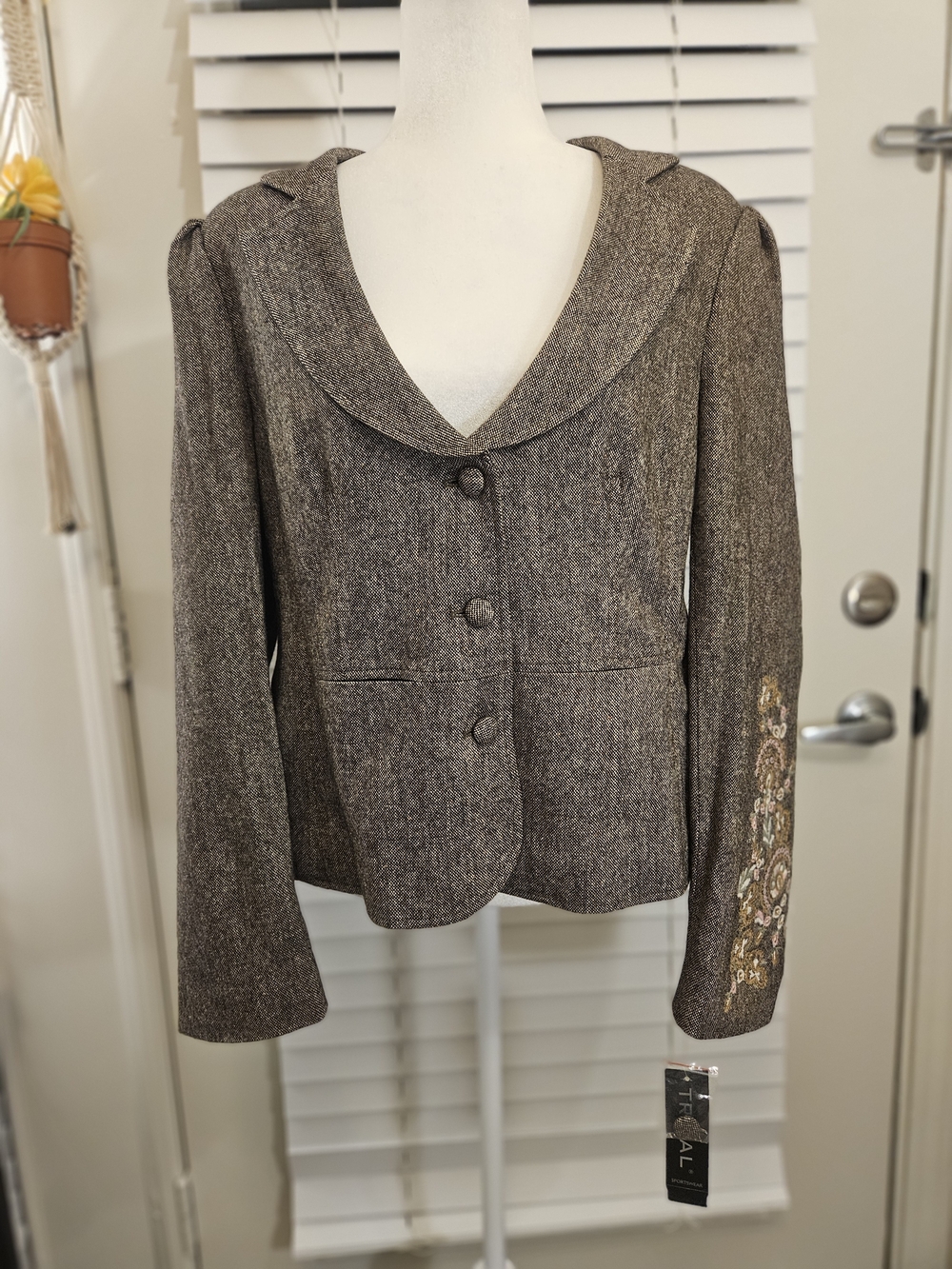 NWT Tribal Wool Blend Tweed Blazer Embroidered Sleeve Portrait Collar Jacket 16